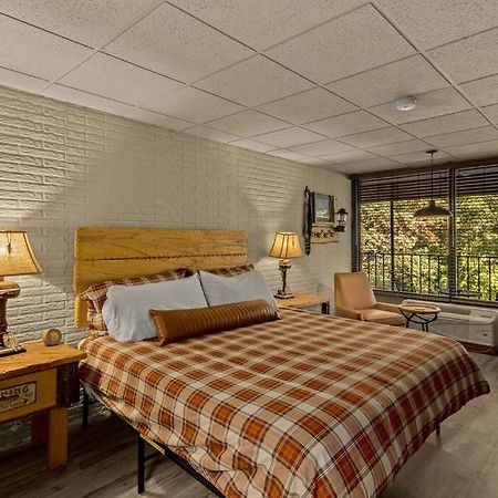 Stonegate Lodge King Bed Wifi 50 Roku Tv Salt Water Pool Room #104 Eureka Springs Kültér fotó