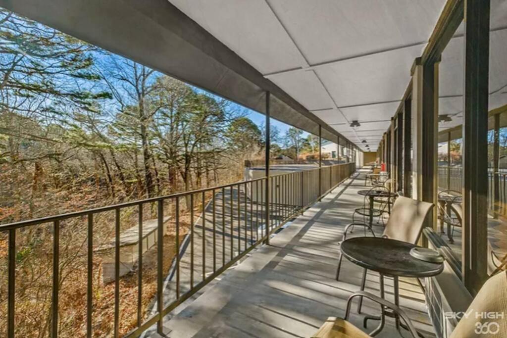 Stonegate Lodge King Bed Wifi 50 Roku Tv Salt Water Pool Room #104 Eureka Springs Kültér fotó