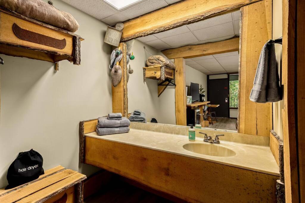 Stonegate Lodge King Bed Wifi 50 Roku Tv Salt Water Pool Room #104 Eureka Springs Kültér fotó