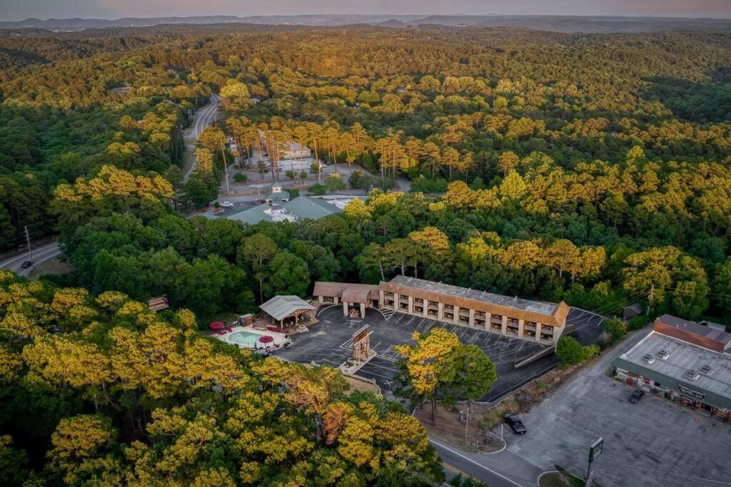 Stonegate Lodge King Bed Wifi 50 Roku Tv Salt Water Pool Room #104 Eureka Springs Kültér fotó