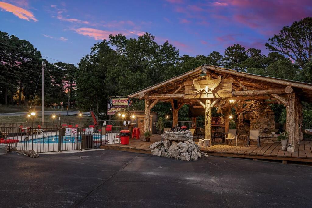 Stonegate Lodge King Bed Wifi 50 Roku Tv Salt Water Pool Room #104 Eureka Springs Kültér fotó